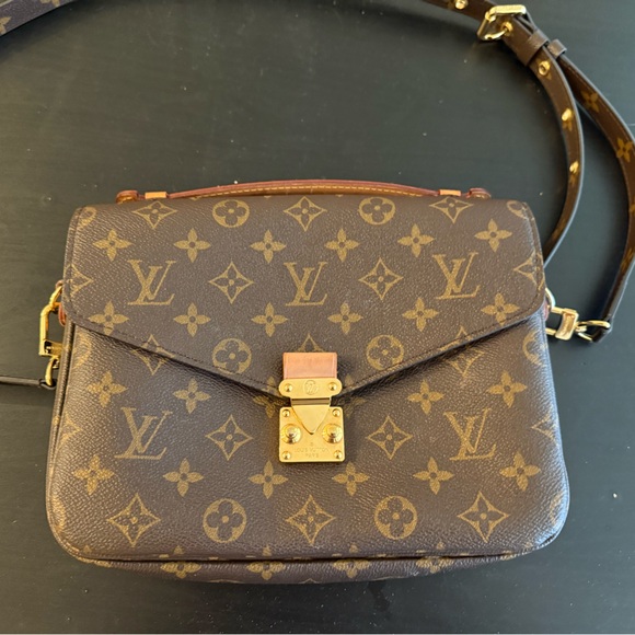 COPY - LV Pochette Métis - Picture 1 of 7